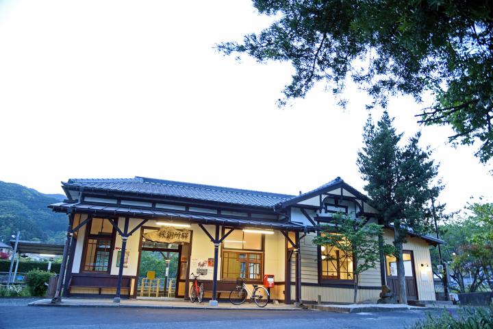 採銅所駅舎外観画像